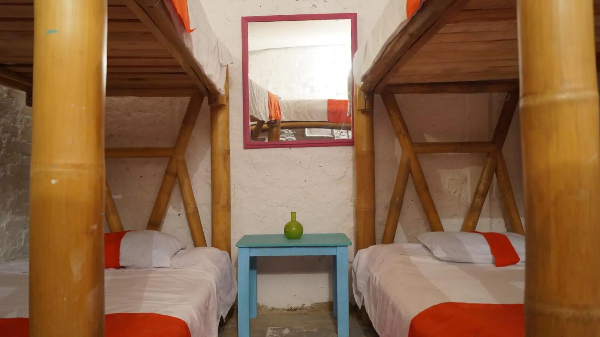 Lima Limon Candelaria Hostel Bogota
